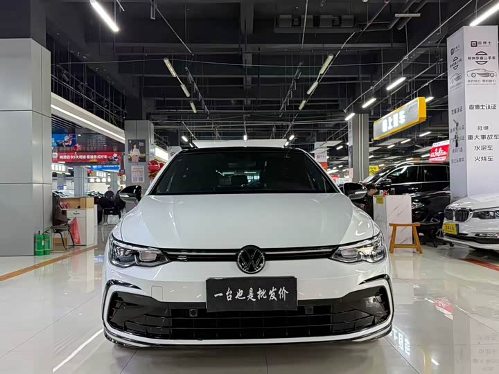 Фото 2 - Volkswagen Golf