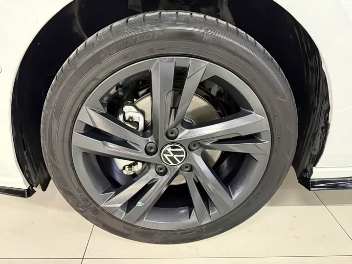 Фото 5 - Volkswagen Golf