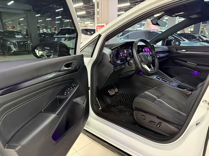 Фото 7 - Volkswagen Golf