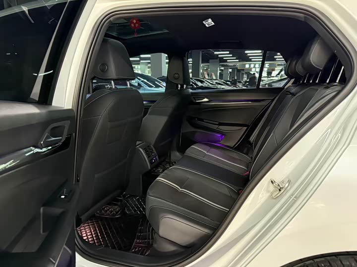 Фото 8 - Volkswagen Golf