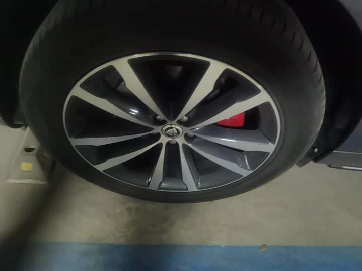 Фото 6 - Jaguar F-Pace