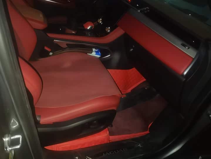 Фото 8 - Jaguar F-Pace