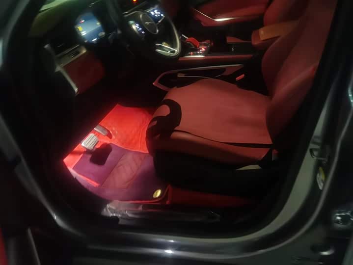 Фото 9 - Jaguar F-Pace