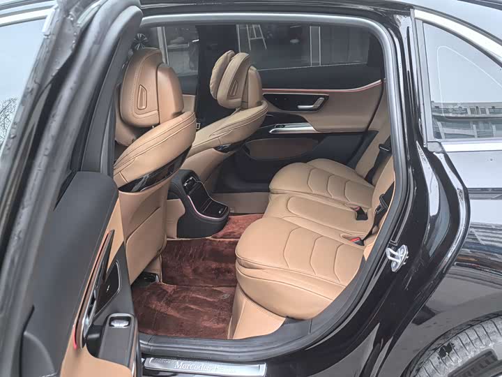 Фото 3 - Mercedes-Benz E-Class