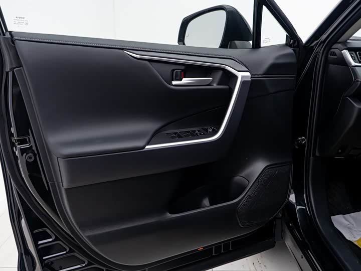 Фото 9 - Toyota Wildlander