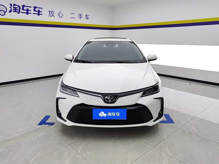 Фото 2 - Toyota Corolla