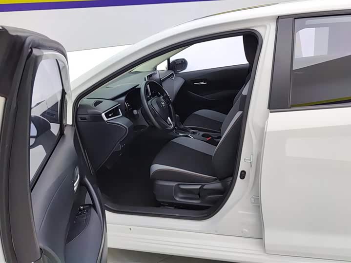 Фото 9 - Toyota Corolla