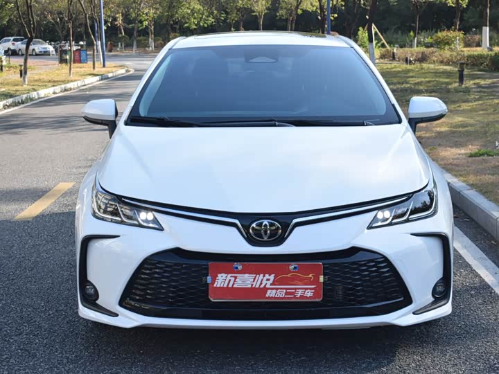 Фото 2 - Toyota Corolla