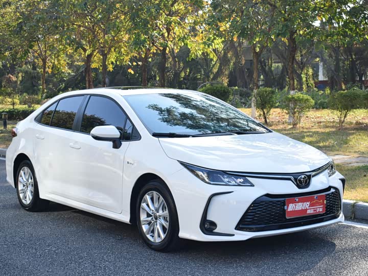 Фото 3 - Toyota Corolla