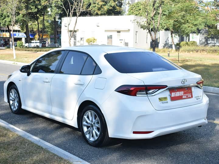 Фото 4 - Toyota Corolla