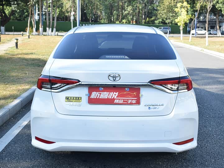 Фото 5 - Toyota Corolla