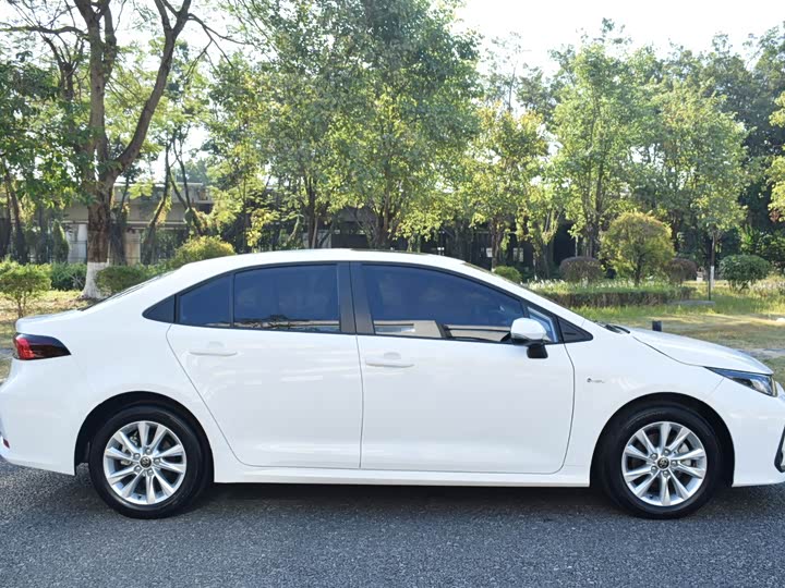 Фото 7 - Toyota Corolla