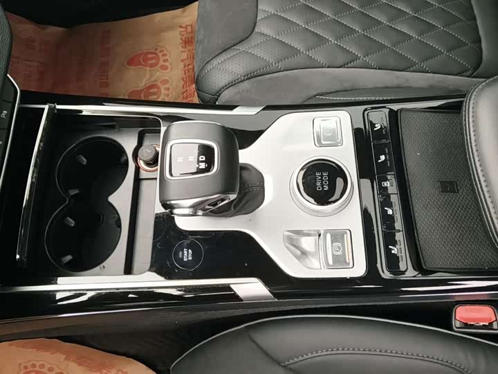 Фото 6 - Hongqi HS5