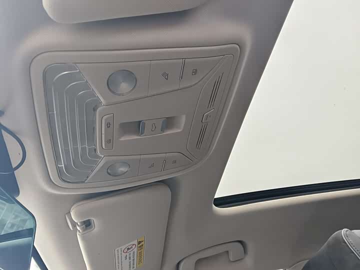 Фото 8 - Hongqi HS5