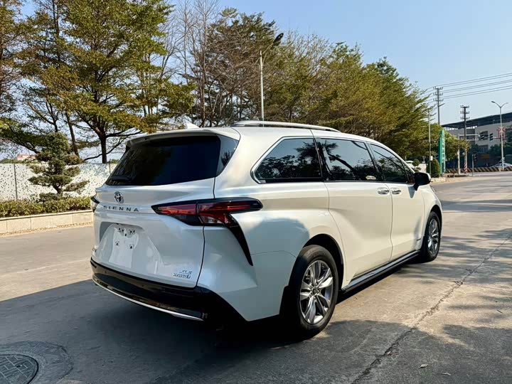 Фото 7 - Toyota Sienna