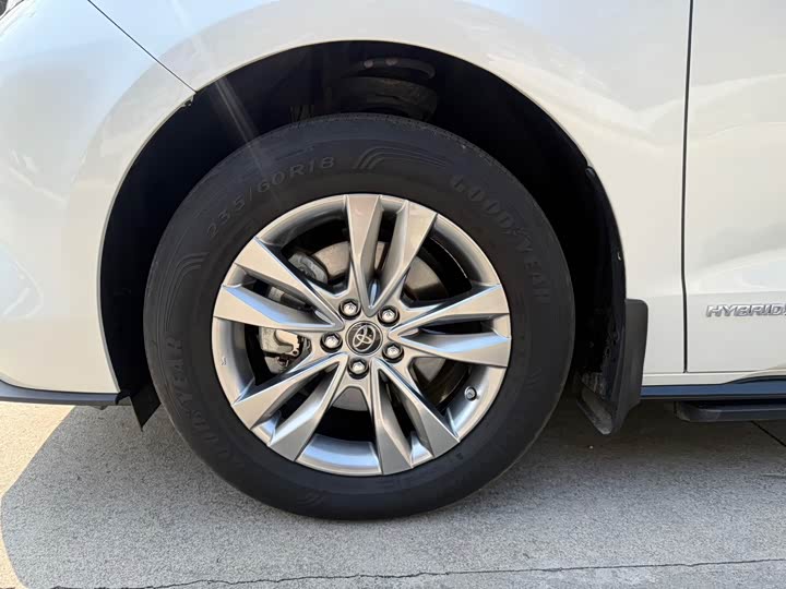 Фото 8 - Toyota Sienna