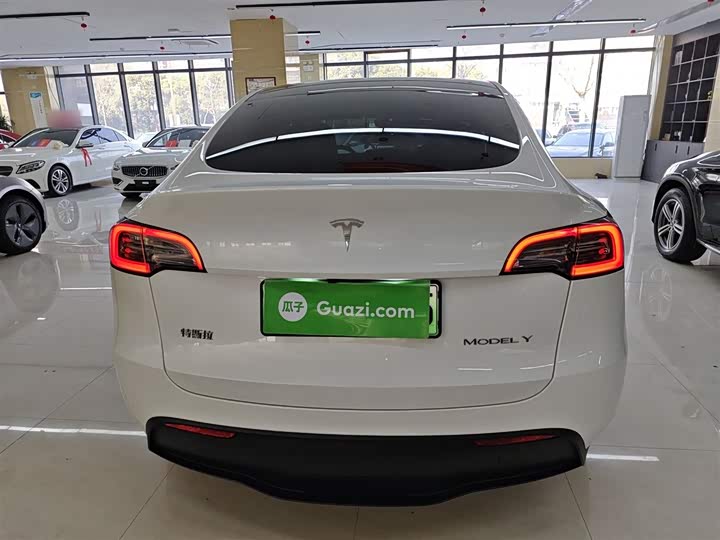 Фото 6 - Tesla Model Y