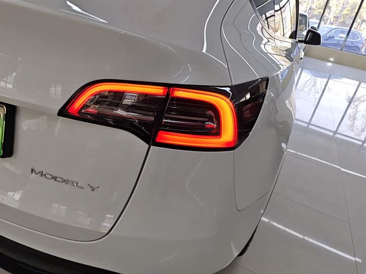 Фото 8 - Tesla Model Y