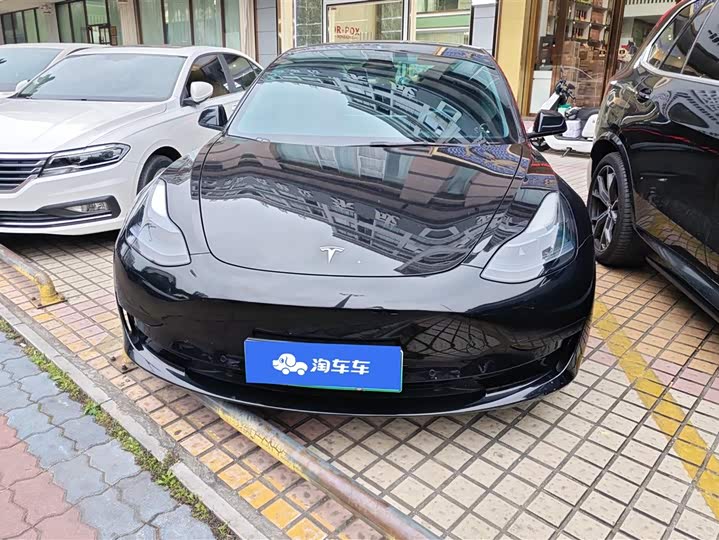 Фото 2 - Tesla Model 3