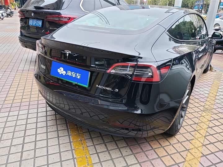 Фото 3 - Tesla Model 3