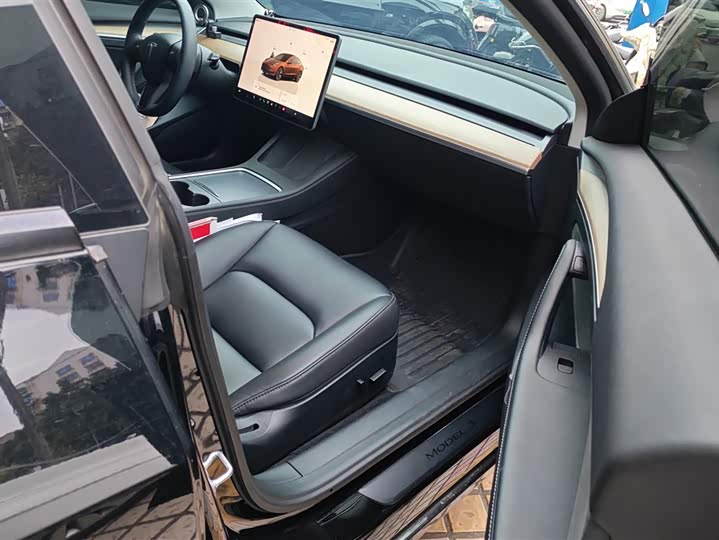 Фото 8 - Tesla Model 3