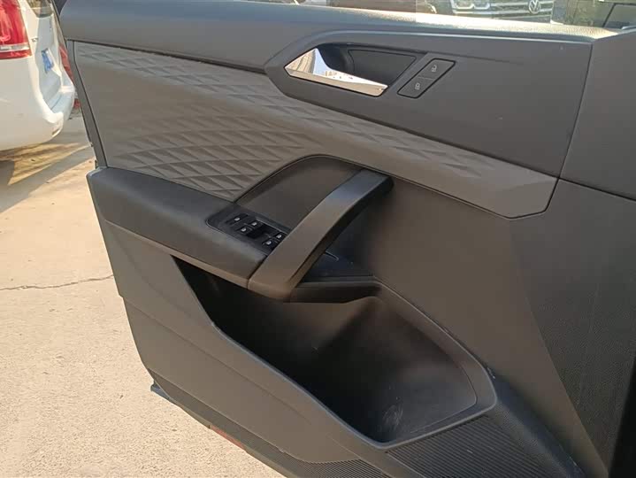 Фото 7 - Volkswagen Tharu