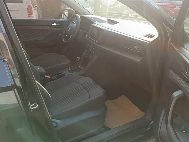 Фото 8 - Volkswagen Tharu