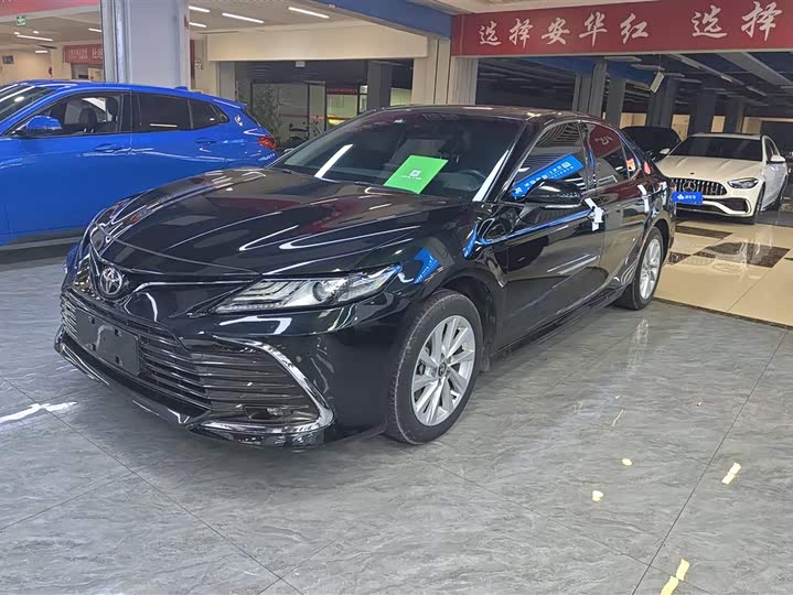 Фото 1 - Toyota Camry