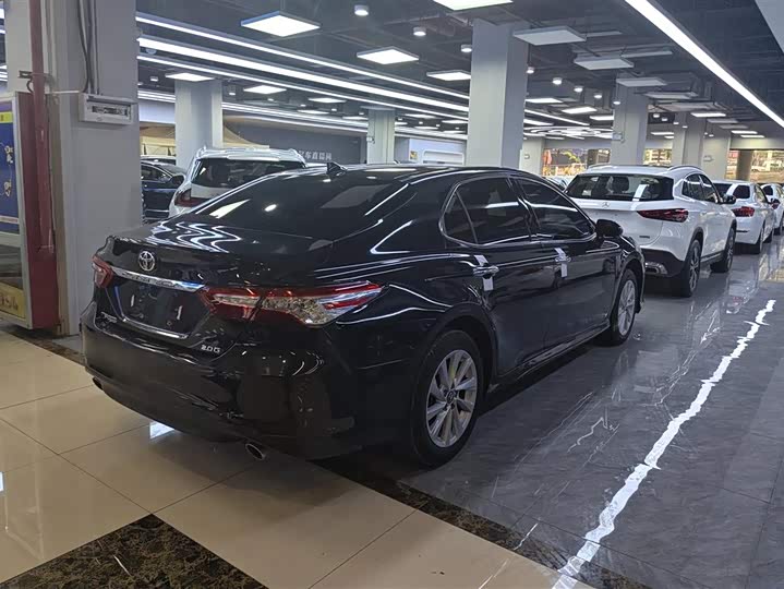 Фото 3 - Toyota Camry