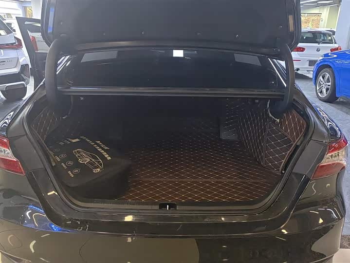 Фото 4 - Toyota Camry