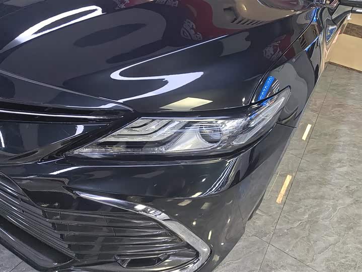 Фото 5 - Toyota Camry