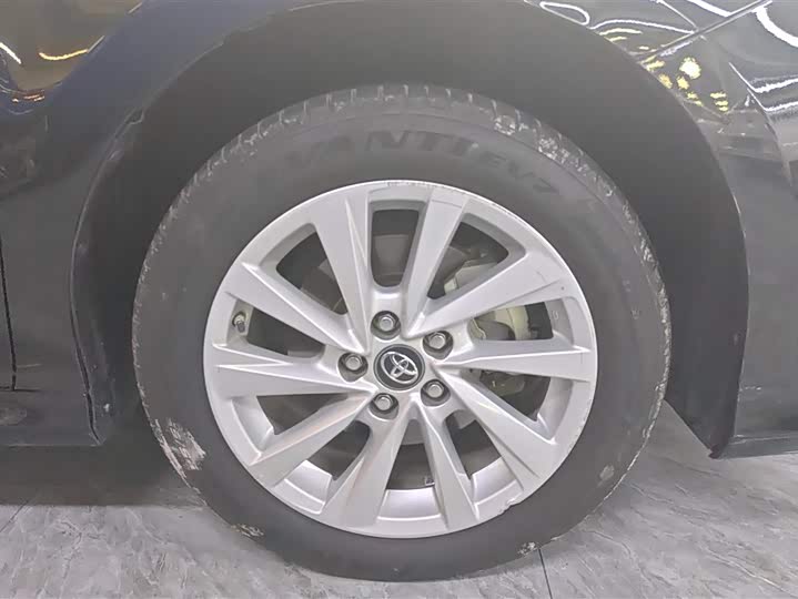 Фото 6 - Toyota Camry