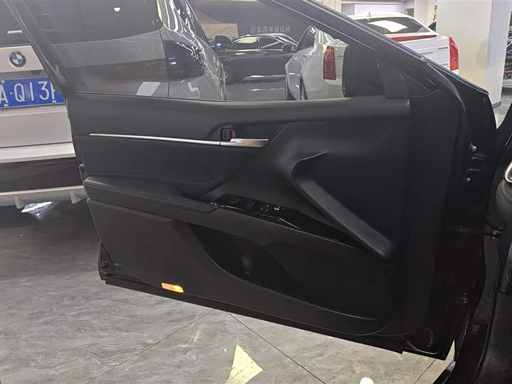 Фото 7 - Toyota Camry