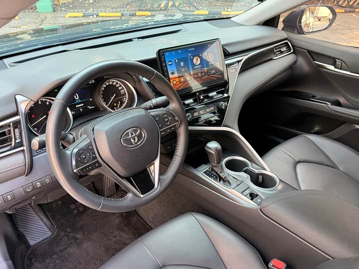 Фото 3 - Toyota Camry