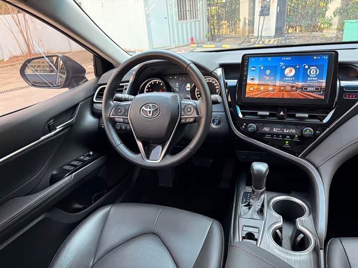 Фото 5 - Toyota Camry