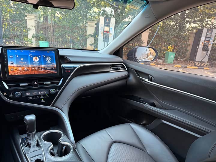 Фото 6 - Toyota Camry