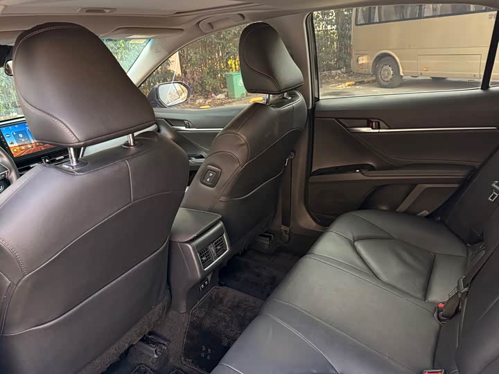 Фото 7 - Toyota Camry