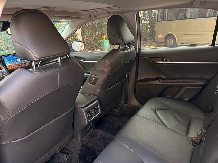 Фото 8 - Toyota Camry