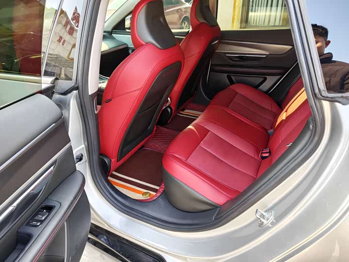 Фото 9 - XPeng P7