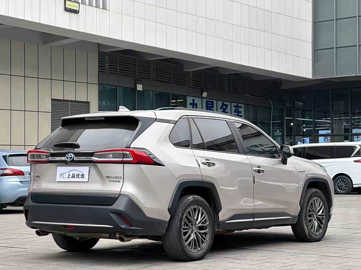 Фото 6 - Toyota Wildlander