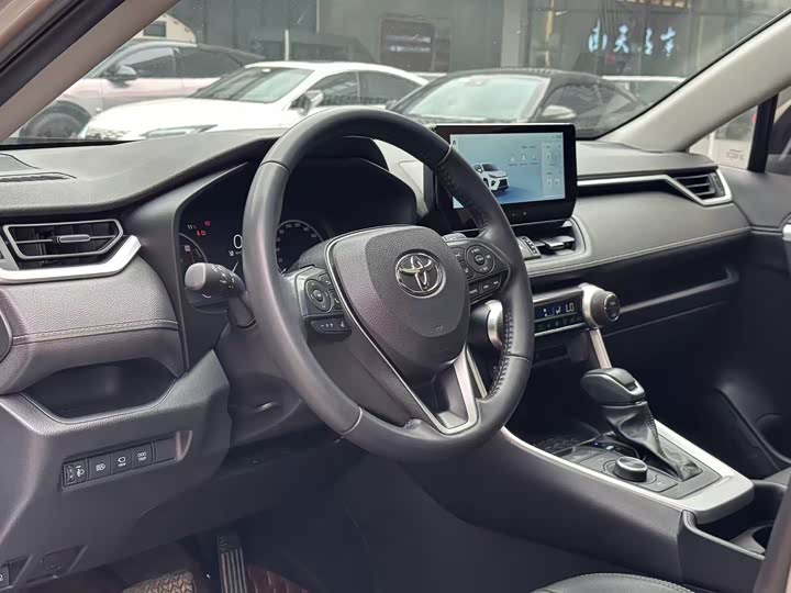 Фото 9 - Toyota Wildlander