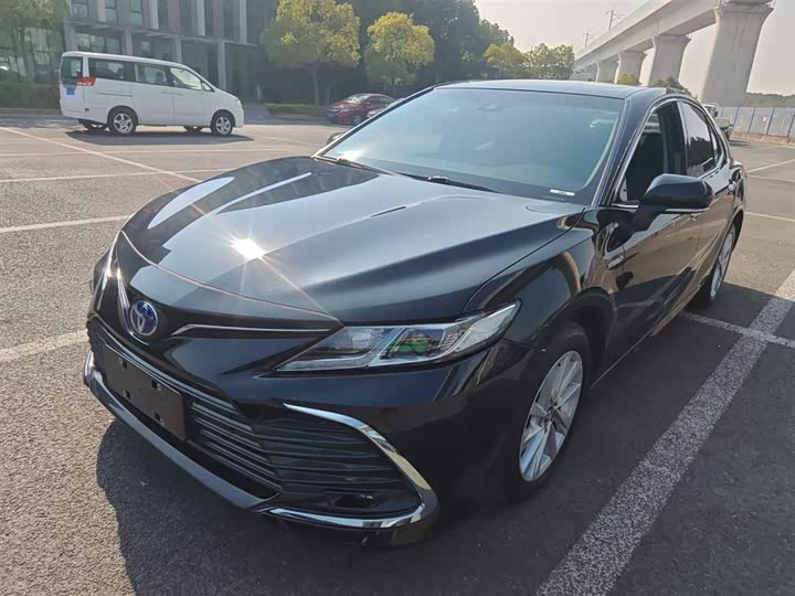 Фото 1 - Toyota Camry