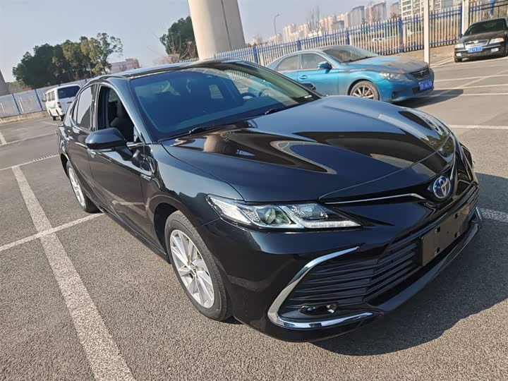 Фото 4 - Toyota Camry