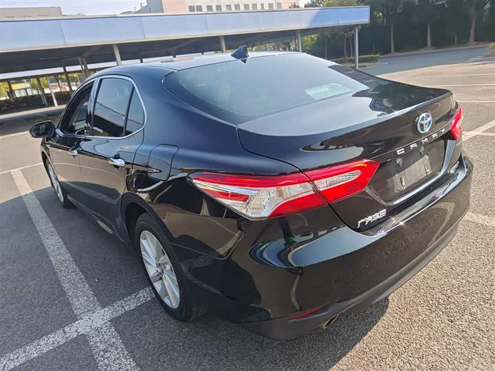 Фото 5 - Toyota Camry