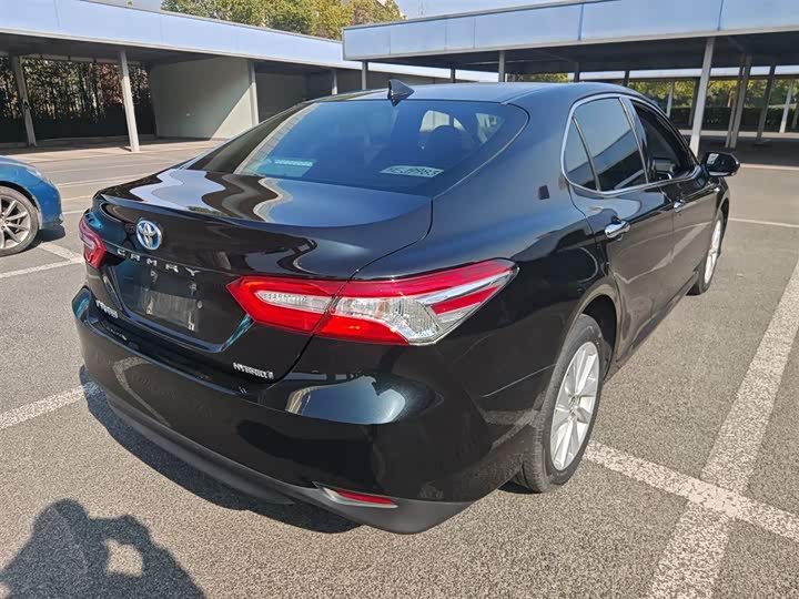 Фото 7 - Toyota Camry