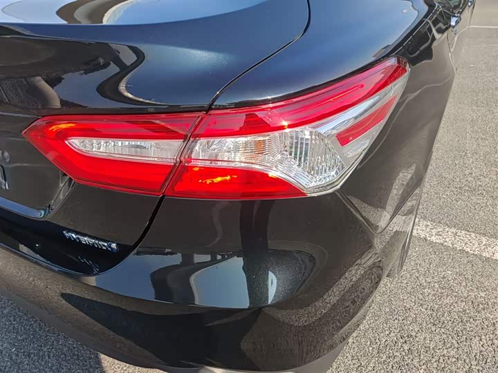 Фото 8 - Toyota Camry