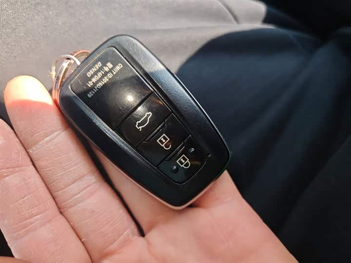 Фото 9 - Toyota Camry