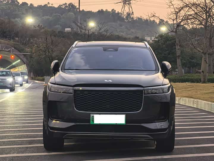 Фото 2 - LiXiang One