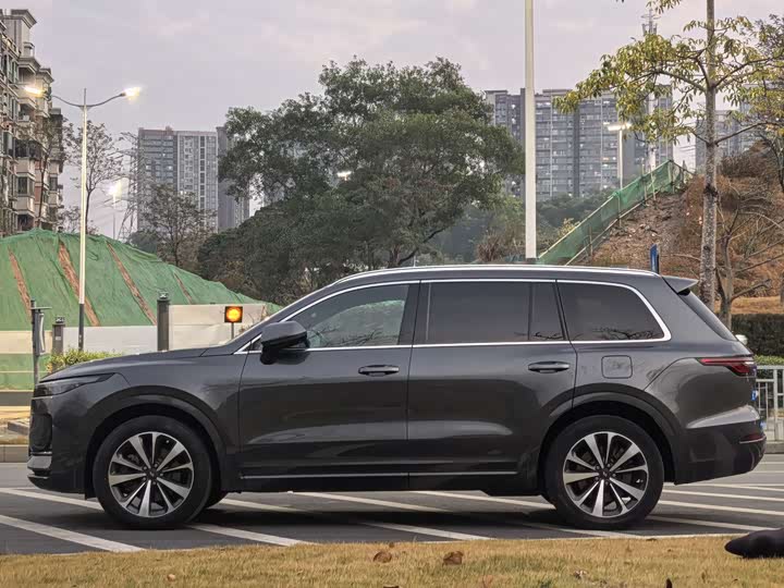 Фото 4 - LiXiang One