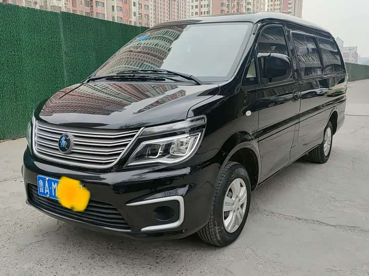 Фото 1 - Dongfeng Forthing Lingzhi M5